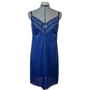 Vintage 1970s Blue Slip 38 Lace Nylon NightGown 70s lingerie negligee M Medium 8
